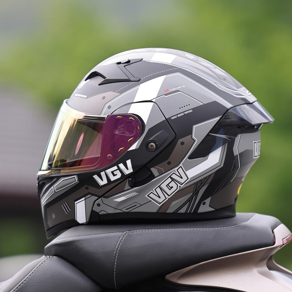 New Motorcycle Helmet Custom Peeling Helmet Four-season Universal Double Lens