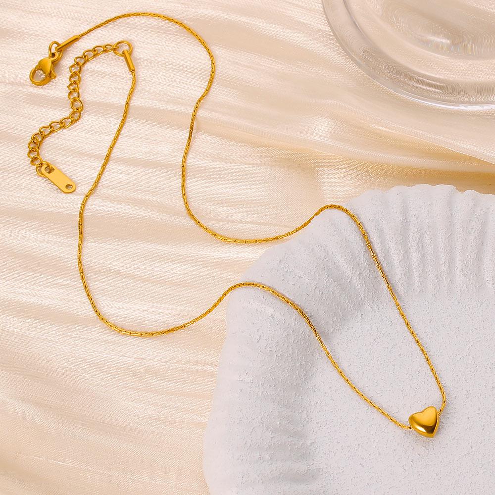 YueShi Women's Gold Heart Pendant Necklace - Trendy, Simple Fashion Chain