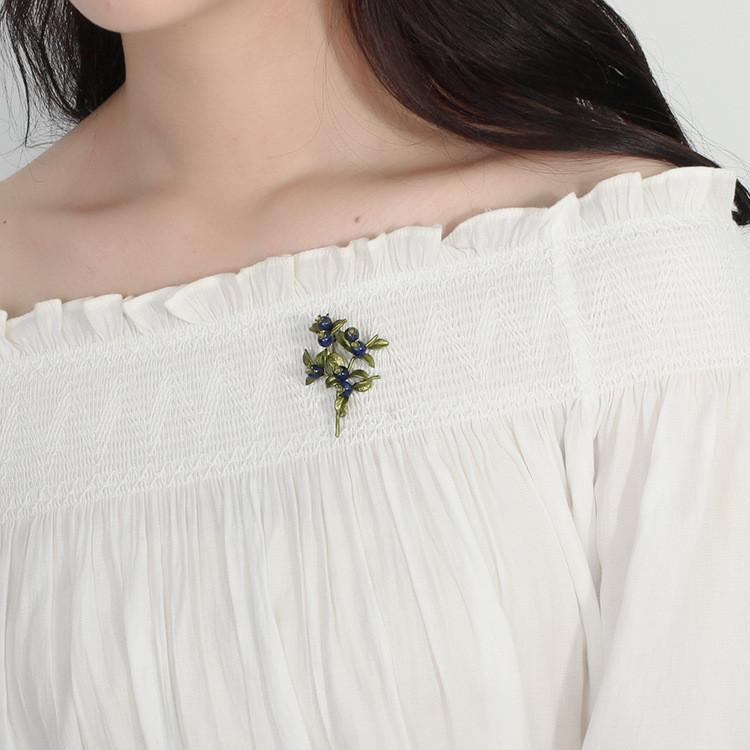 Floral Alloy Brooch With Enamel Finish For Fall Winter Fashion Accessory