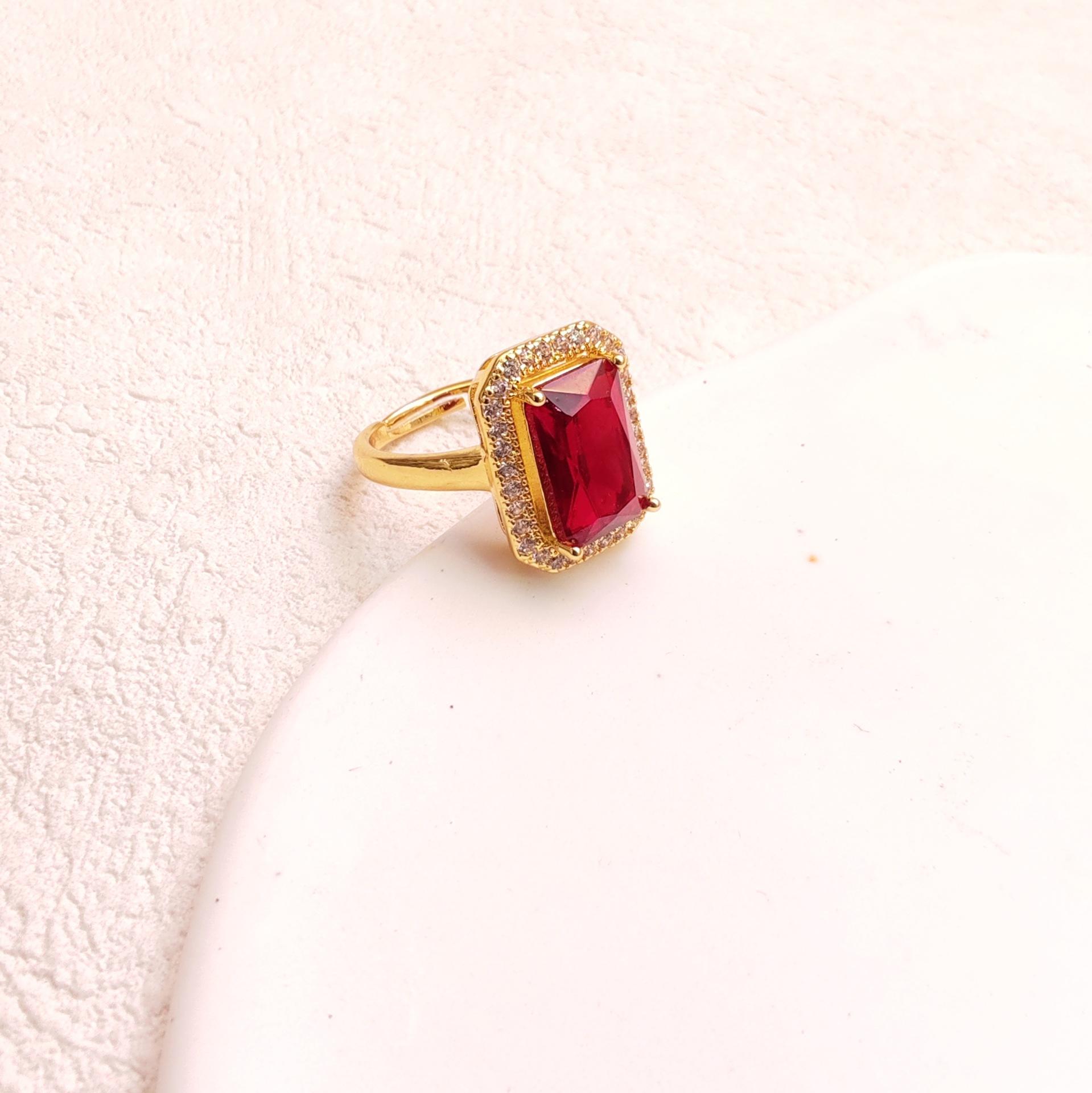 

Изумрудное ожерелье для женщин, высококачественный ретро-стиль и универсальный темперамент, инкрустация драгоценными камнями, подвесные аксессуары.