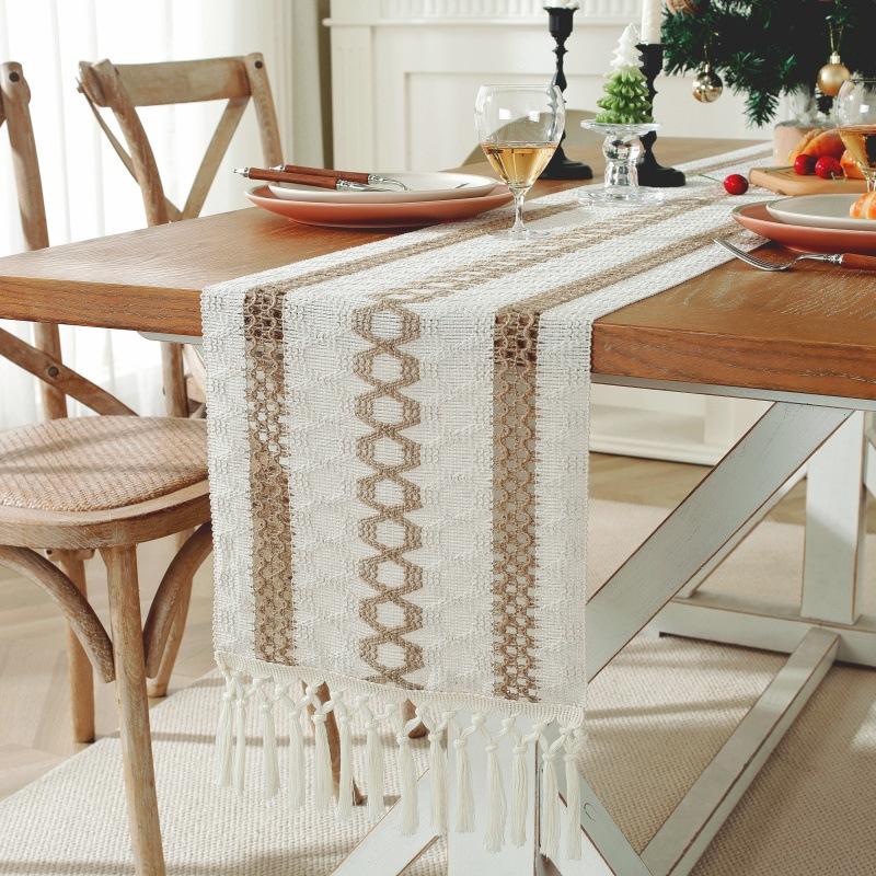 Chemin de table bohème rustique en mélange coton et lin avec pompons pour décoration de cuisine, salle à manger, table basse 30x140cm