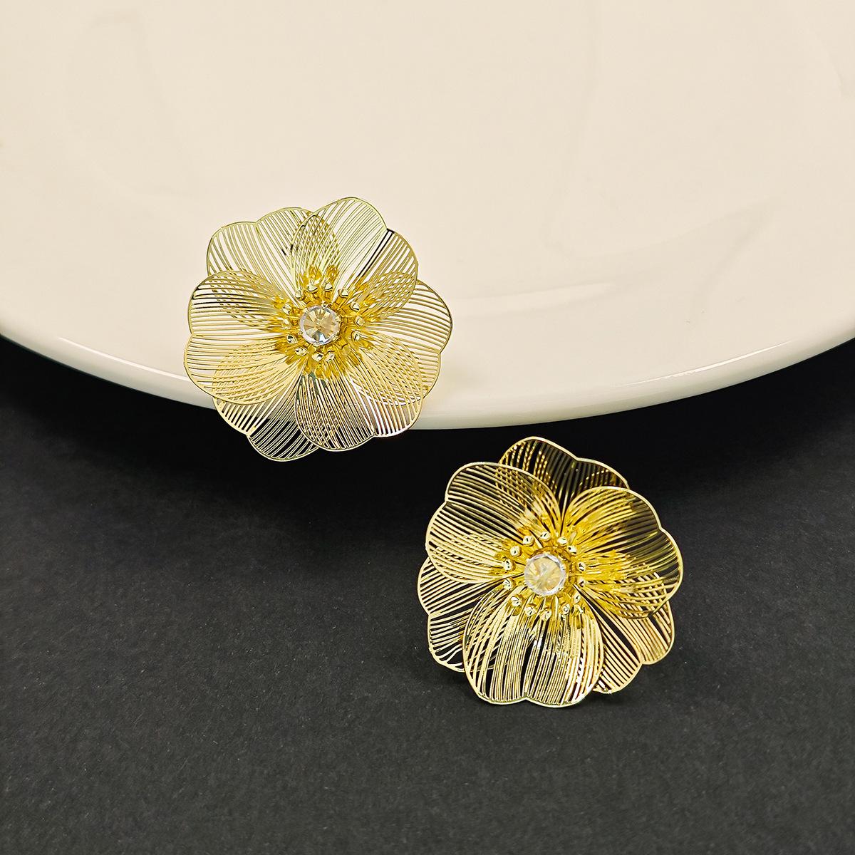 Silver Needle Retro Hollow Flower Rhinestone Earrings - Exaggerated Luxury Statement Studs