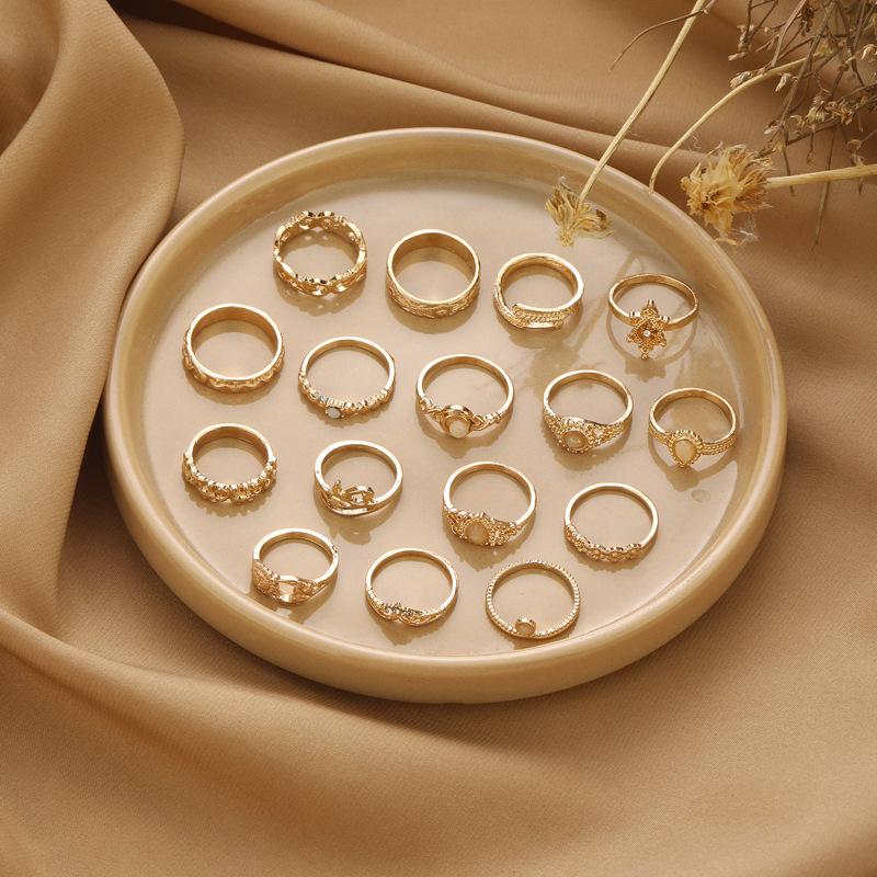 Modischer Opal Hohl Relief Elefant Mond Stern Kombination 16-teiliger Ring für Damen