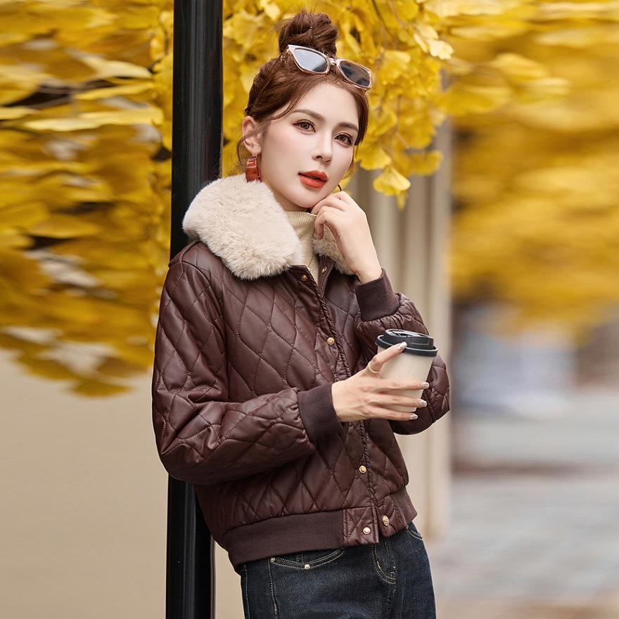 Big fur collar, velvet leather jacket, locomotive jacket, women's winter temperament design sense, thickened warm cotton clothes, cotton clothes