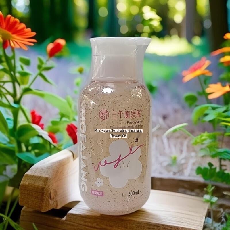 

Three Hair Stylists Boseine Scrub Purifying Shower Gel