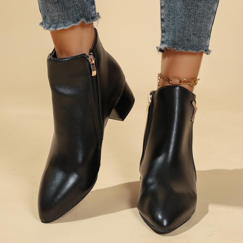 Sharp Pointed Side Zipper Boots 2025 Autumn New Item Large Metal British Style Mid Heeled Short Boots for Women