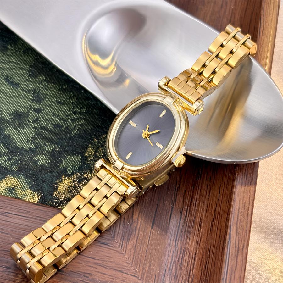 Minimalist Watch for Women: Sleek Oval Dial Stainless Steel Strap Exquisite Timeless Wrist Watch