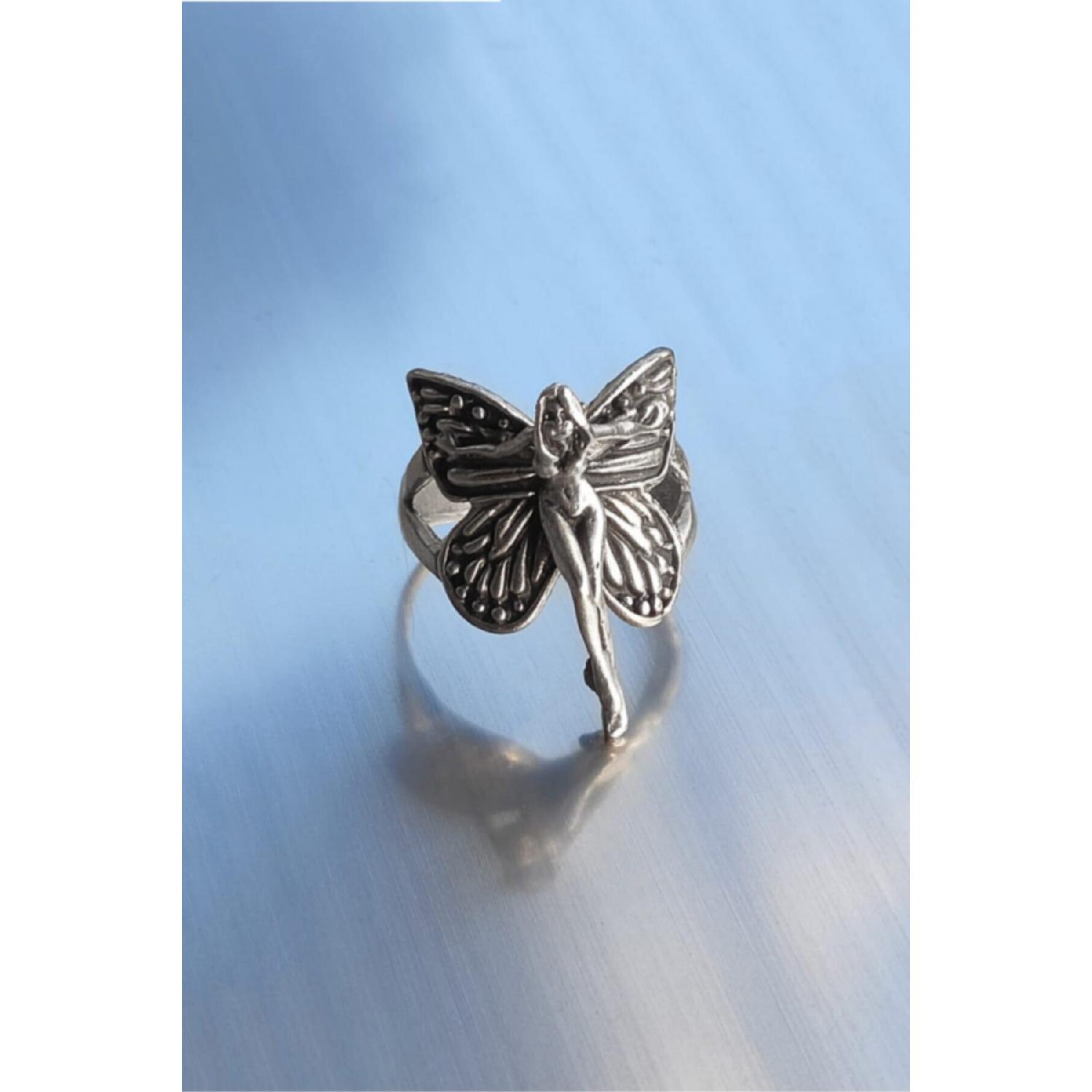 

Антикварное посеребренное женское регулируемое кольцо с крыльями ангела