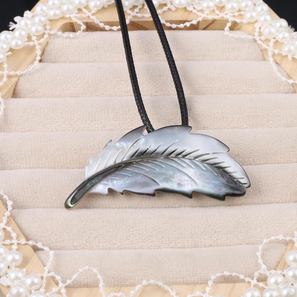 Women Necklace Natural Shell Necklace Flower-Shaped Drill Pendant Leather Cord 2MM Charms For Elegant Women Love Romantic Gift