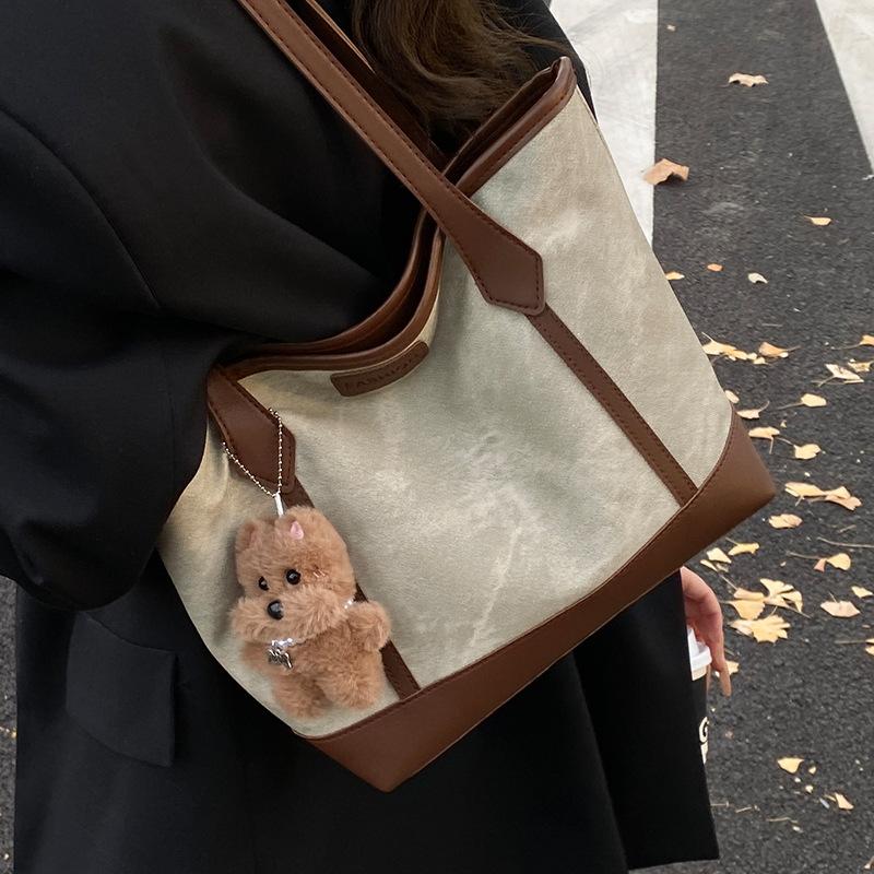 Trendy, Fashionable, High-quality, Large-capacity, Retro Underarm Single-shoulder Tote Bag for Autumn Commuting