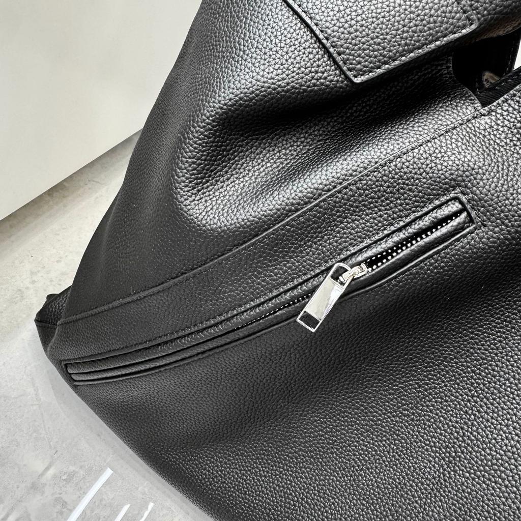 Cross-border first-layer cowhide commuter large-capacity women's bag zipper triangle bag versatile portable shoulder lazy wind underarm bag