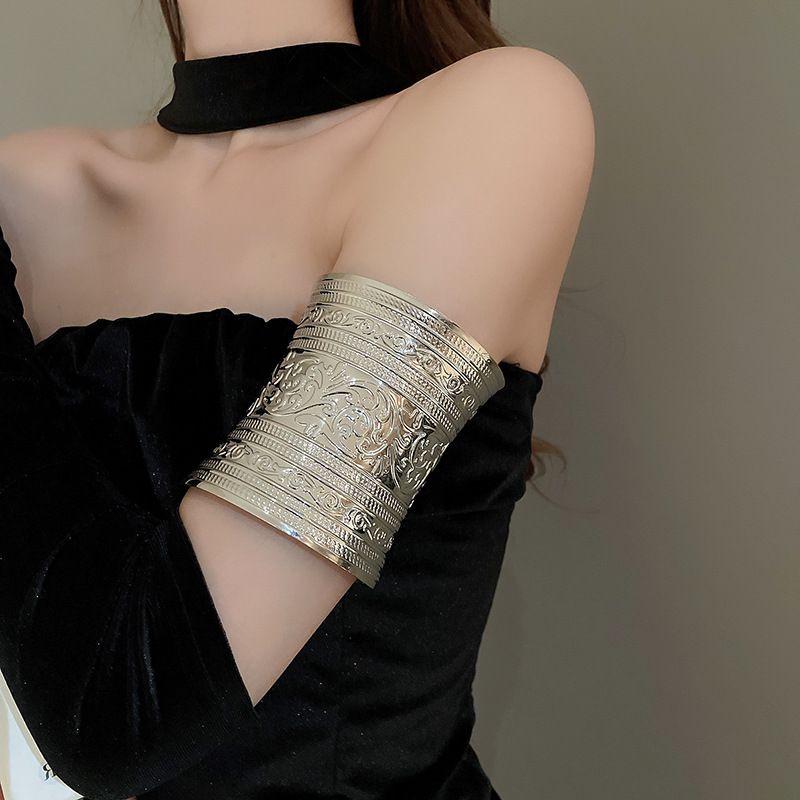 Minimalist Metal Grid Bracelet - European & American Fashion Niche, High-end Style Hand Jewelry