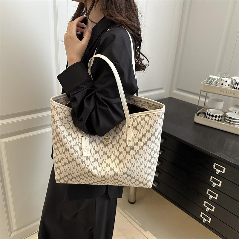 Large-capacity Commuter Tote Bag, Fashionable Printed Large Bag, Women's 2025 New College Student Class Commuter Shoulder Bag