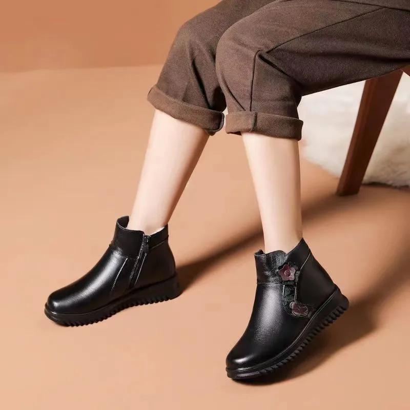 Neslystantys, iš tikrai minkštos odos, itin stori, iš aksominės medvilnės batai, šilti žiemą, minkštapadžiai aulinukai, medvilniniai batai