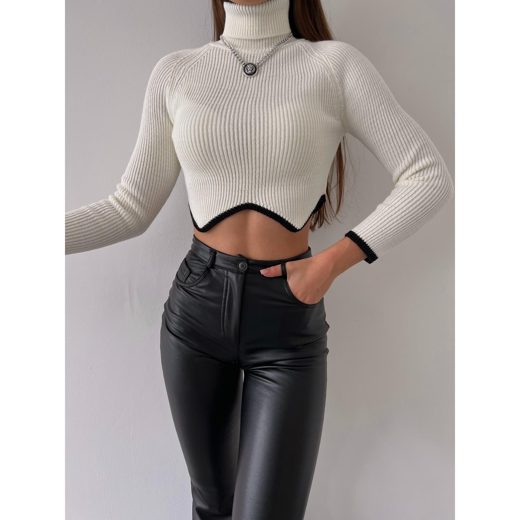 

Женский укороченный свитер Monica с высоким воротником и вырезом на талии