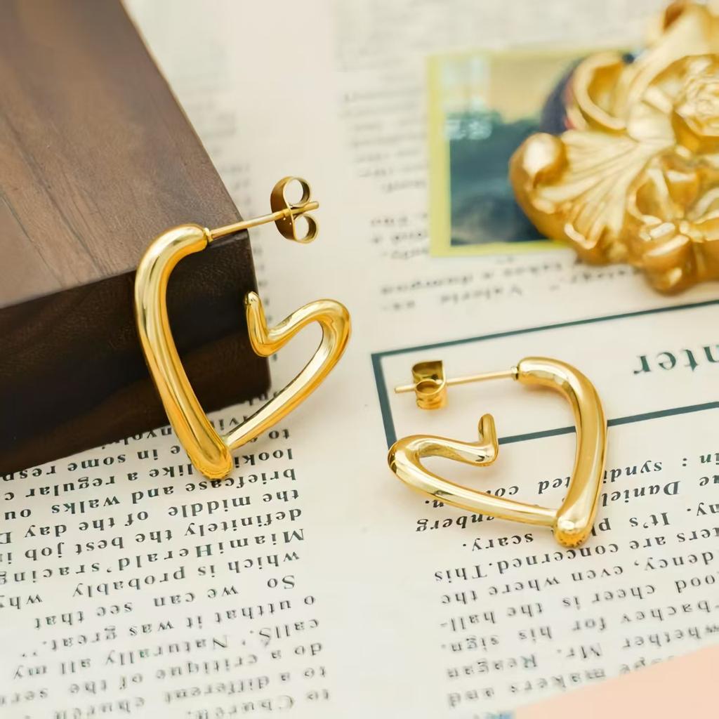 French retro ins stylish and simple design irregular heart-shaped titanium steel stud earrings European and American INS style versatile earrings