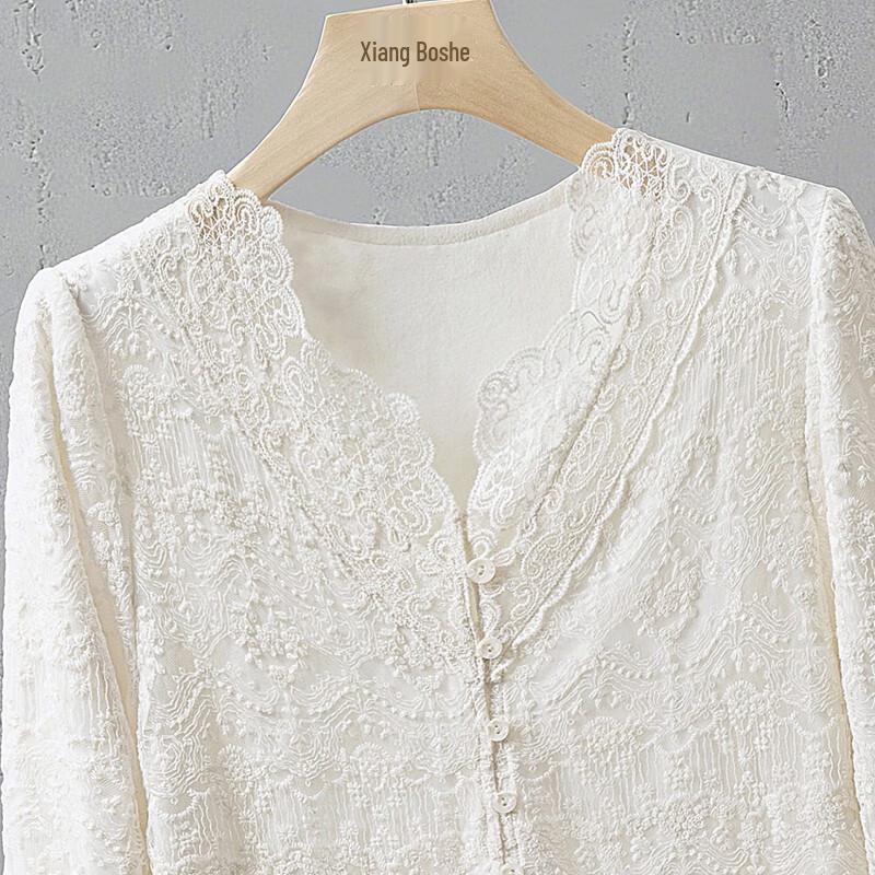 Elegante Damenbluse mit V-Ausschnitt, Spitzenbesatz und Fleece-Futter