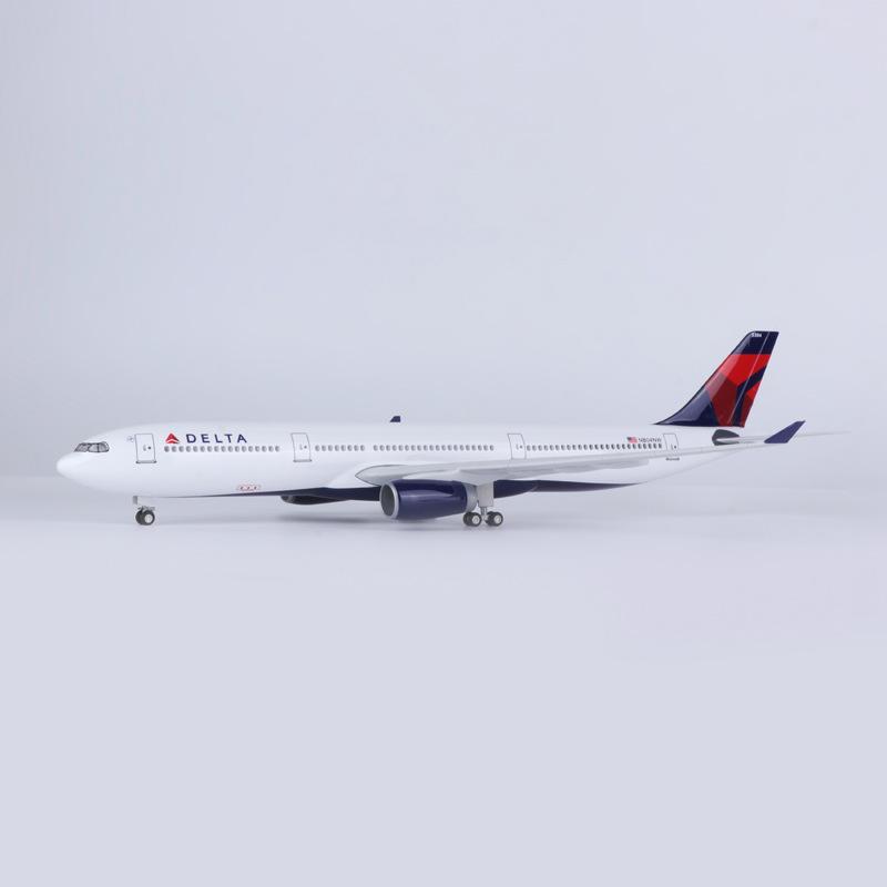 Display Plane 47CM 1/135 Scale Model Diecast Resin Airplane Airbus A330 Delta Airline Airways With Light Wheel Collection