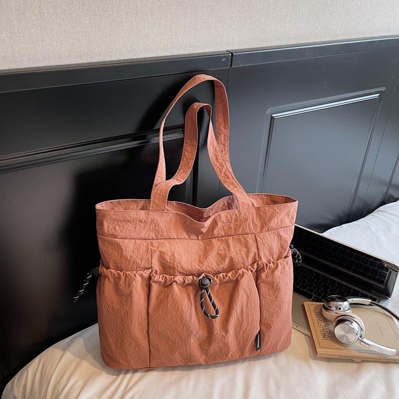 

Casual big bag women s 2025 summer new fashion women s shoulder messenger bag large-capacity commuter tote bag brick червоний колір