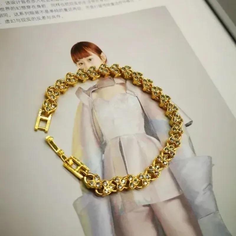 1PCS Gold-color Bracelet Ladies Hip Hop Style Stainless Steel Round Sign Portrait Pendant Wide Cross Chain Jewelry Accessories