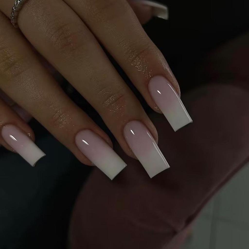 Hochwertige tragbare künstliche Nägel im Mandel-Nude-French-Stil – mittellange und lange Nagelspitzen