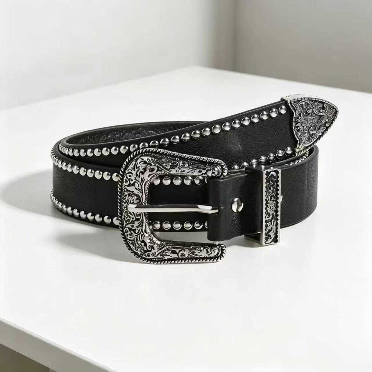 Retro Western Cowboy Leather Belt with Rivet Carving and Aged Metal Buckle - Unisex Punk Style PU Belt 105cm x 2.8cm чёрный
