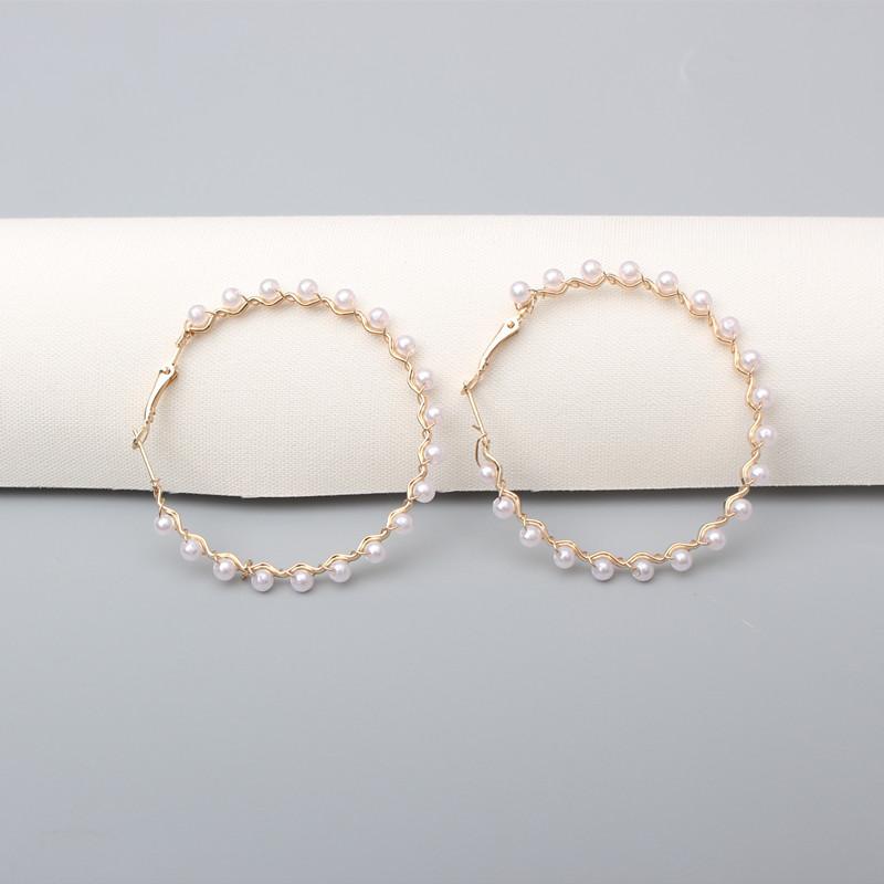 

New Pearl Women s Hoop Earrings Gold Color Metal Simulated Pearl Beads Wave Round Earrings Boho Ear Zircon boucles d oreilles