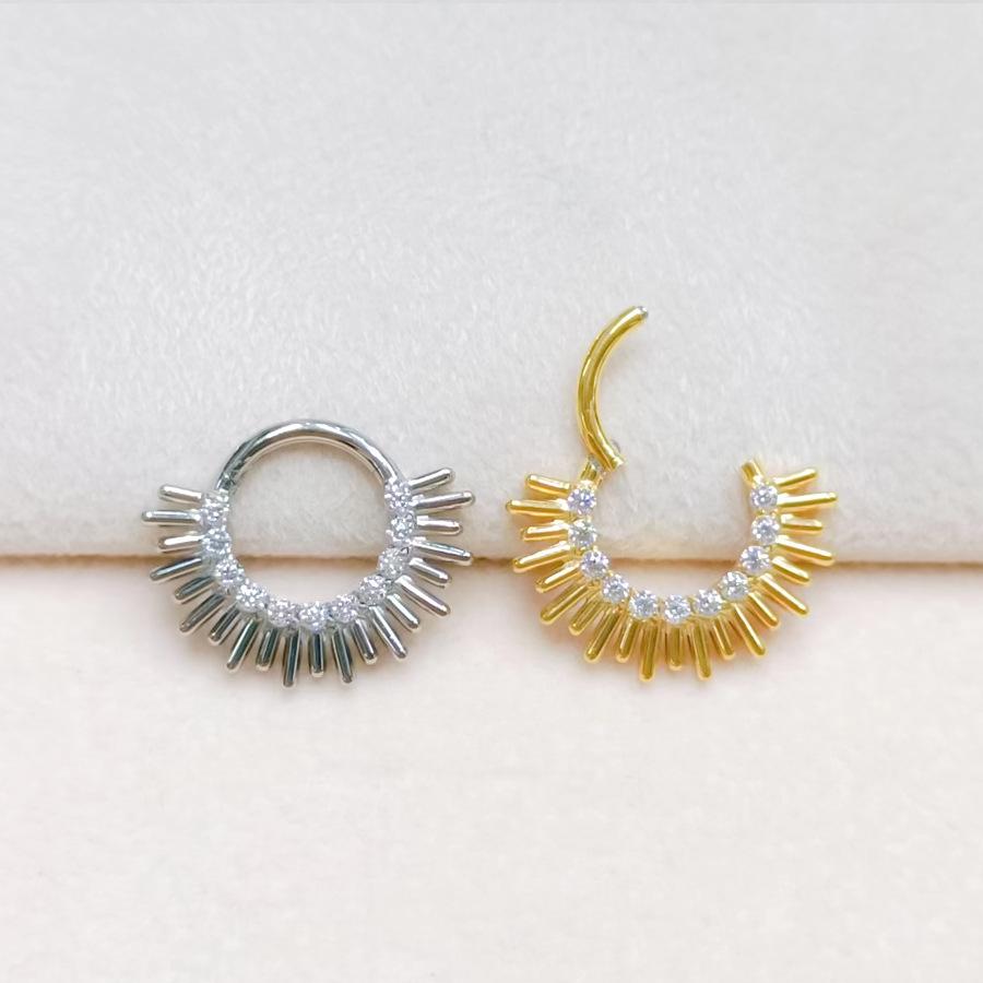 Anello in Lega di Titanio G23 2024 con Frange Intagliate per Naso e Orecchio - Gioiello Piercing Raffinato