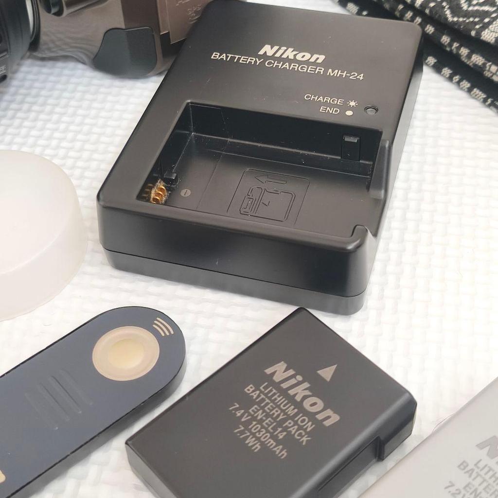 Used Rare Color Beautiful Condition Nikon D5200 Body Lens Kit