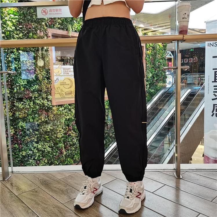 Li Ning Sports Fashion Series Solid Color Mid Waist Cuffed Loose Knit Joggers Women Joggers Black AYKR442-1