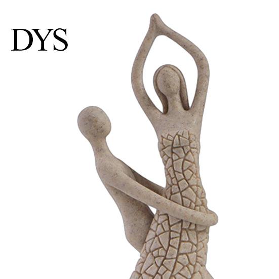 Home Decoration Ornament Abstract Couple Sculpture Ornament, Resin Sandstone Style Statue, Romantic Embracing Statue for Valentine Figure Living Room
