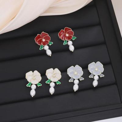 Silver Needle Retro Camellia Pearl Earrings: French Forest Style, Light Luxury, High-End Fashion for Women