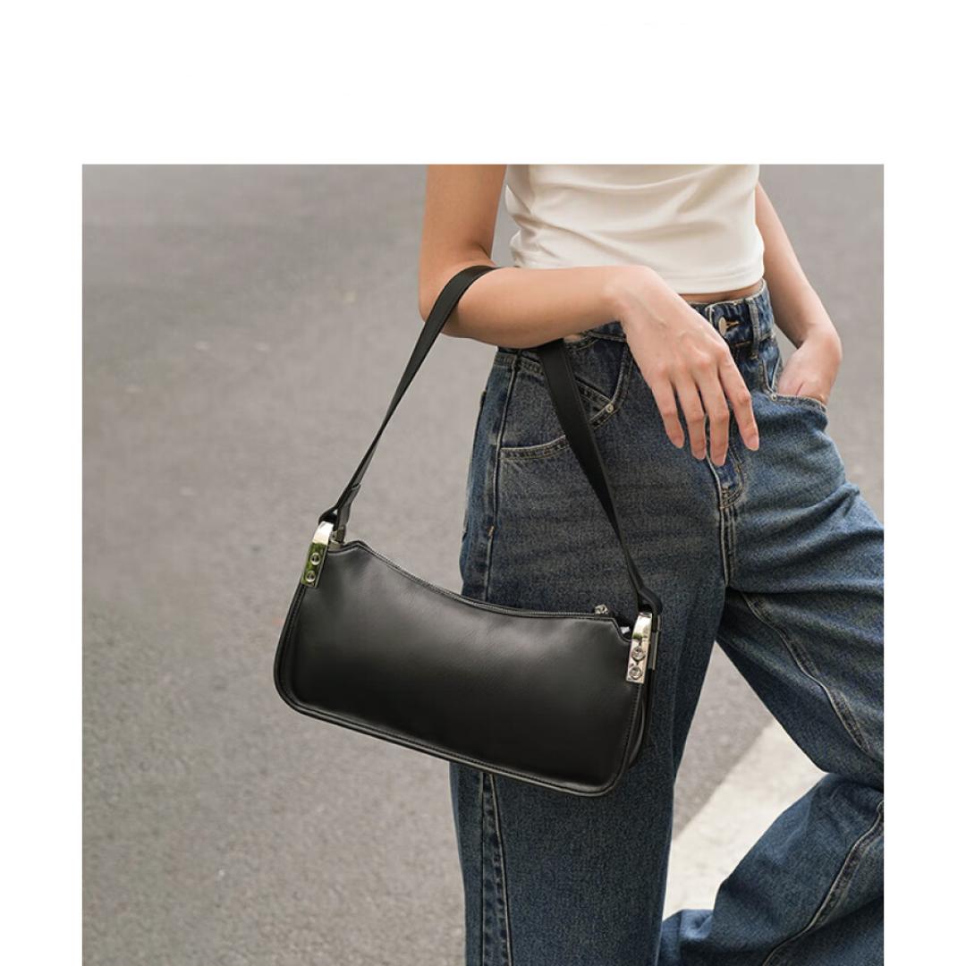 

Новая женская модная сумка через плечо классической фактуры черного цвета.