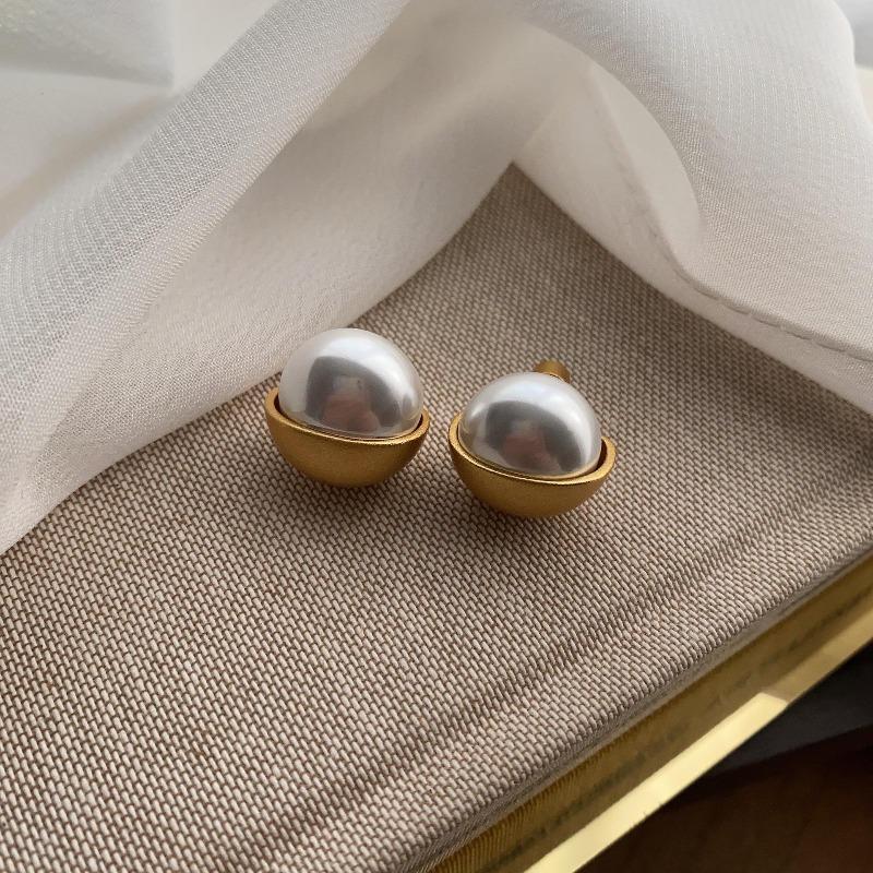 Simple Western Antique Hemisphere Pearl Stud Earrings French Earrings Niche High-End Light Luxury