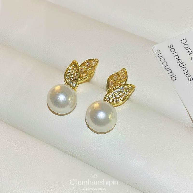 Super Flash Micro-inlaid Zircon Temperament Fashion Pearl Mosquito Coil Disc Stud Earrings Women's New Niche Ear Clips Hole-free Exquisite Earrings