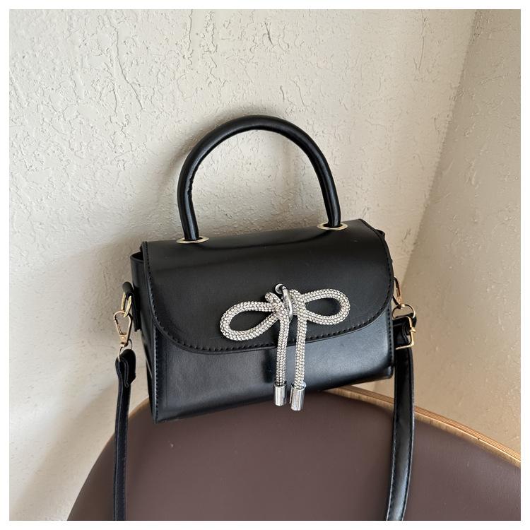 Handgefertigte Schleife 2025 schlicht herbstlich neue Mode einfarbig retro tragbare Schulter Umhänge kleine quadratische Tasche Damen