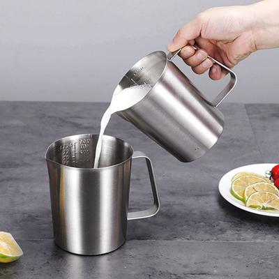 500/1000/1500/2000ML Edelstahlbecher mit Skala mit Griff Messbecher Edelstahl Großes Fassungsvermögen Milchaufschäumkännchen