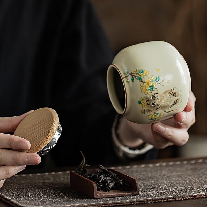 Милая керамическая мини-банка для хранения чая с кошкой