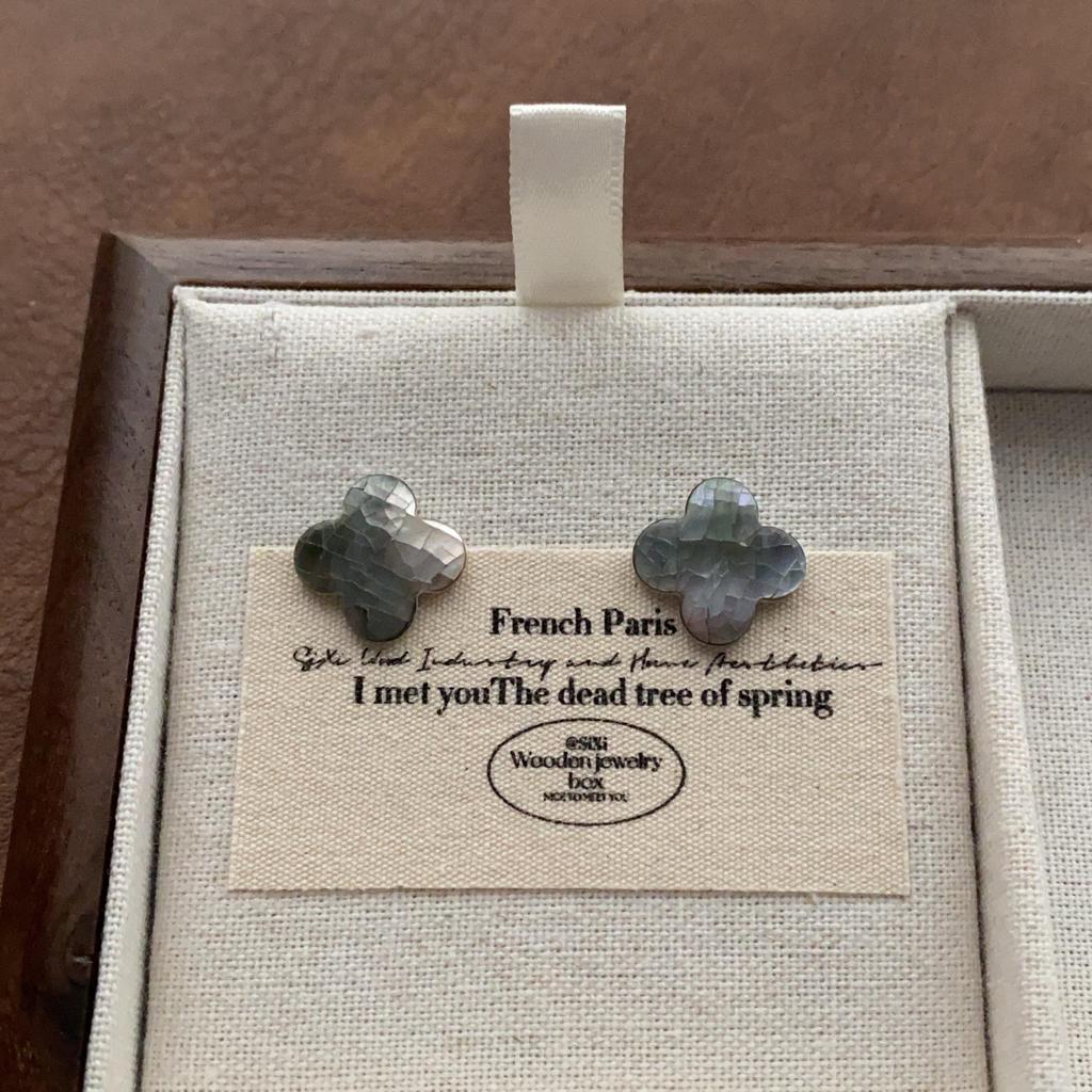 "Vintage Creamy Yellow Starfish Ear Clips: Elegant and Cute, Piercing-Free Sea Star Earrings"