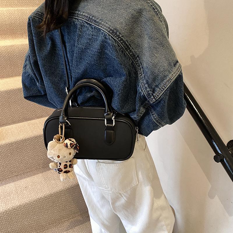 Hand Carrying Retro Bowling Bag Women's 2025 Winter New Fashion Casual Shoulder Bag Niche High-end Messenger Bag