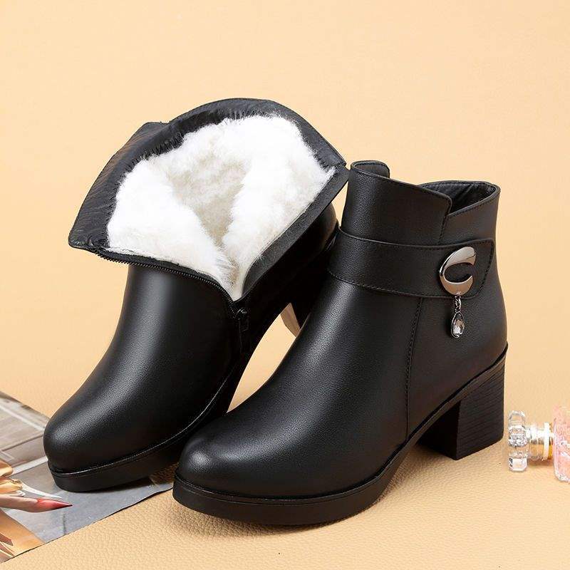 Mother short boots cotton shoes women's winter velvet warm real soft leather women's middle-aged leather shoes heel non-slip the elderly women's shoes