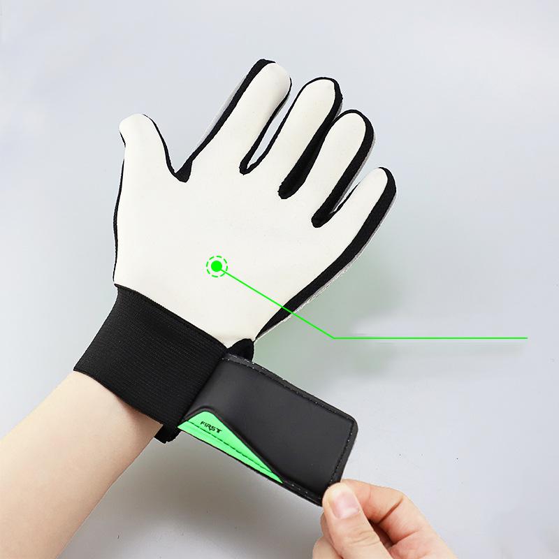 Brand Recruitment: Children's Latex Goalkeeper Gloves with Anti-Collision Hand Protection