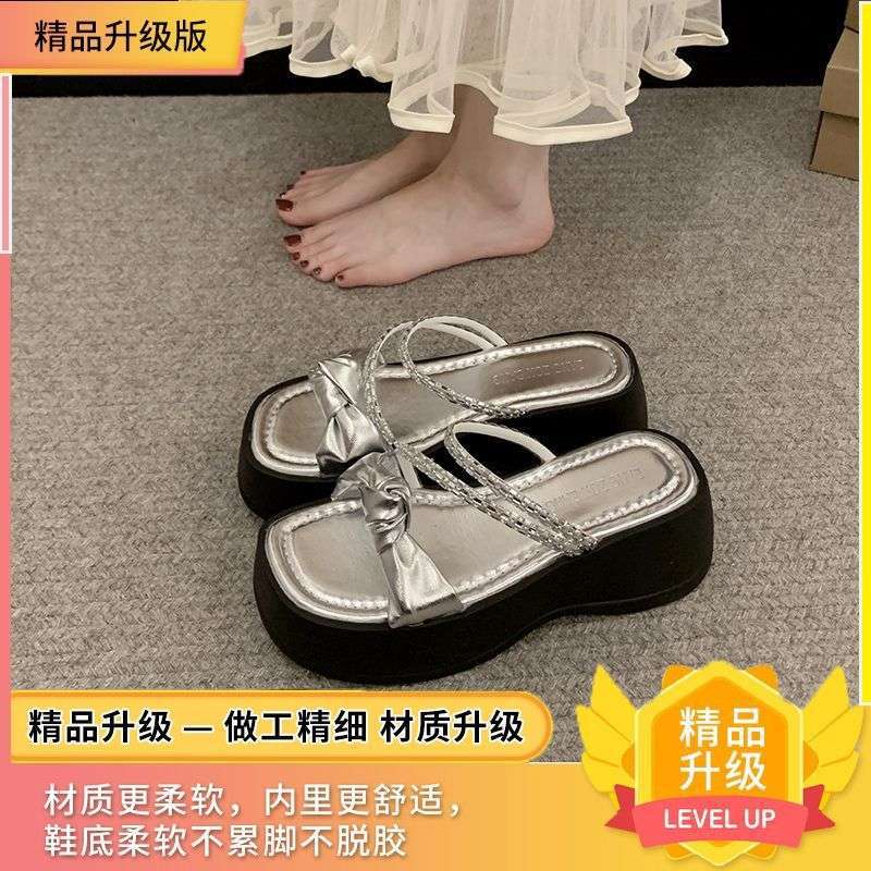 

French beautiful slippers women s summer wear fashion and high sense 2025 new temperament rhinestone thick bottom beach cool slippers 00
