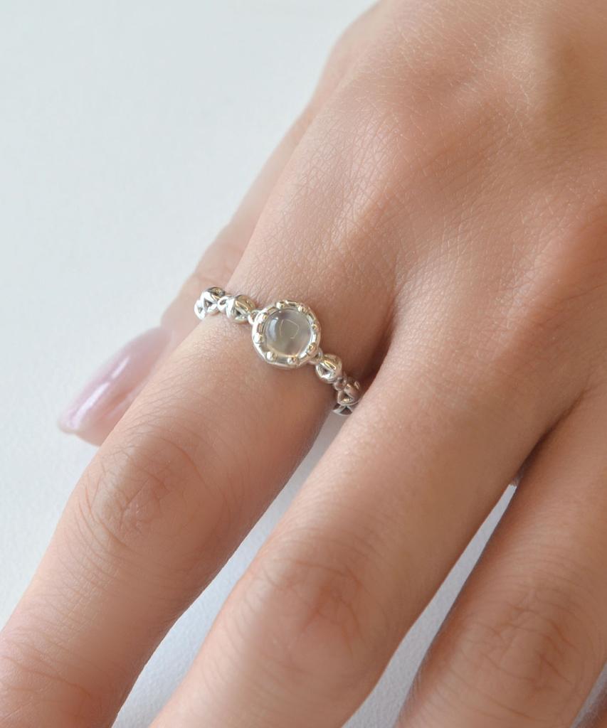 Vivus Round Gemstone White Gold Silver Moonstone Ring