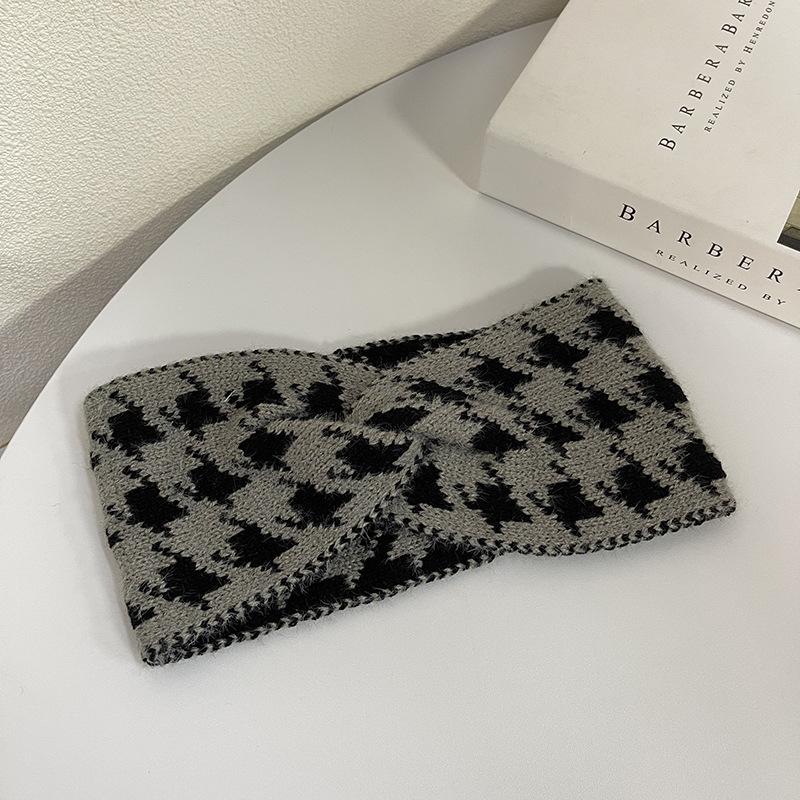 

Knitted Headband with Hairline Covering, High Skull Top Design Elongates Face Shape, Essential for Daily Commuting and Dating сірий колір