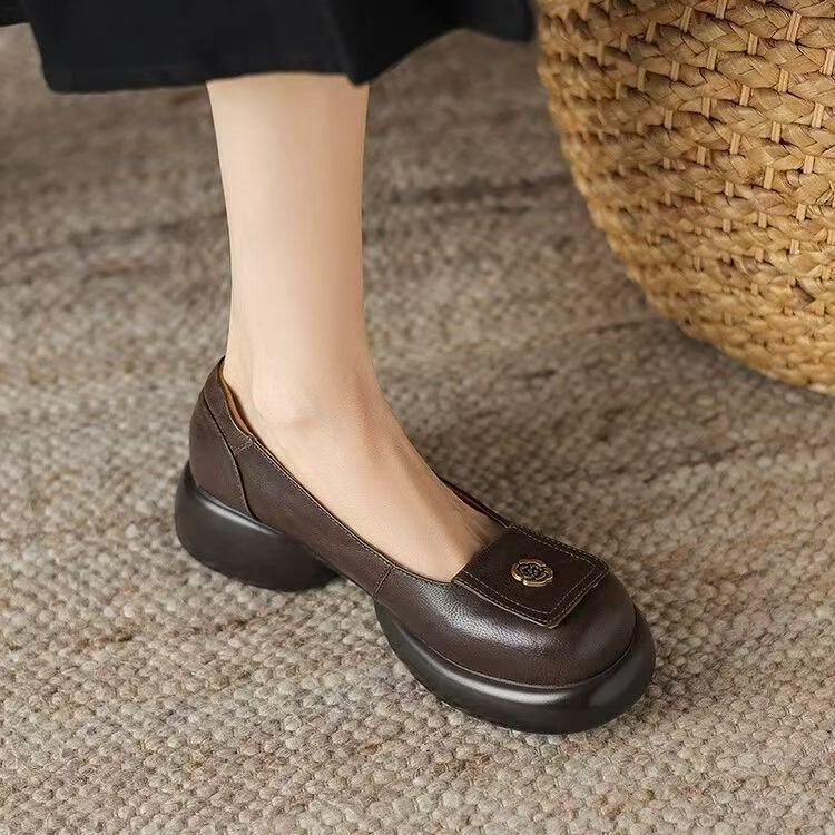Popular French retro platform small leather shoes women's 2025 autumn new round head shallow mouth single shoes low heel loafers