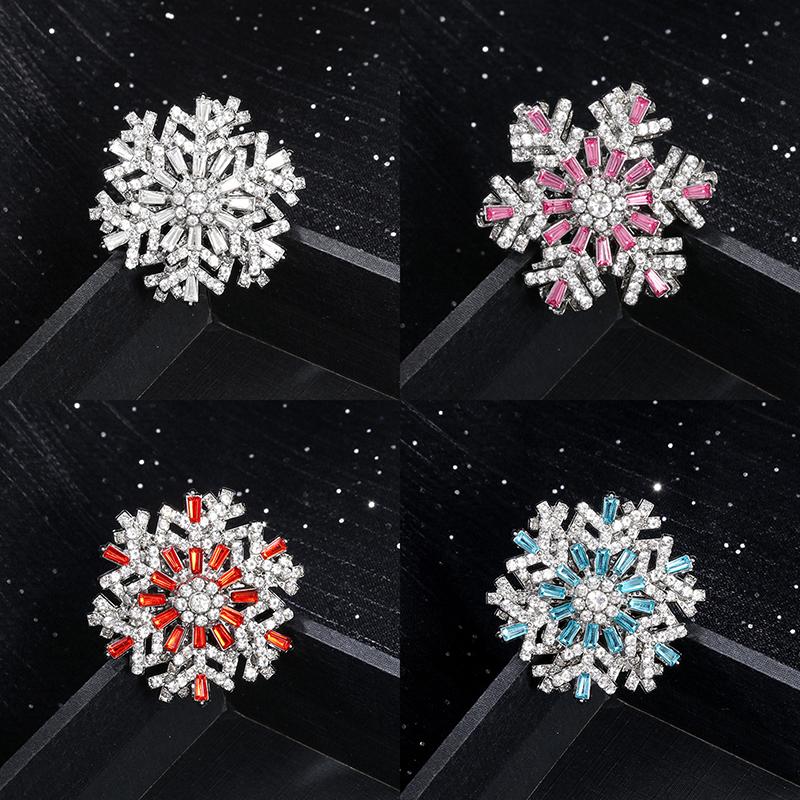 Fashion Luxury Rhinestone Snowflake Brooch Rotatable Snowflake Suit Pins Clothing Accessories Shiny Corsage Christmas Gifts