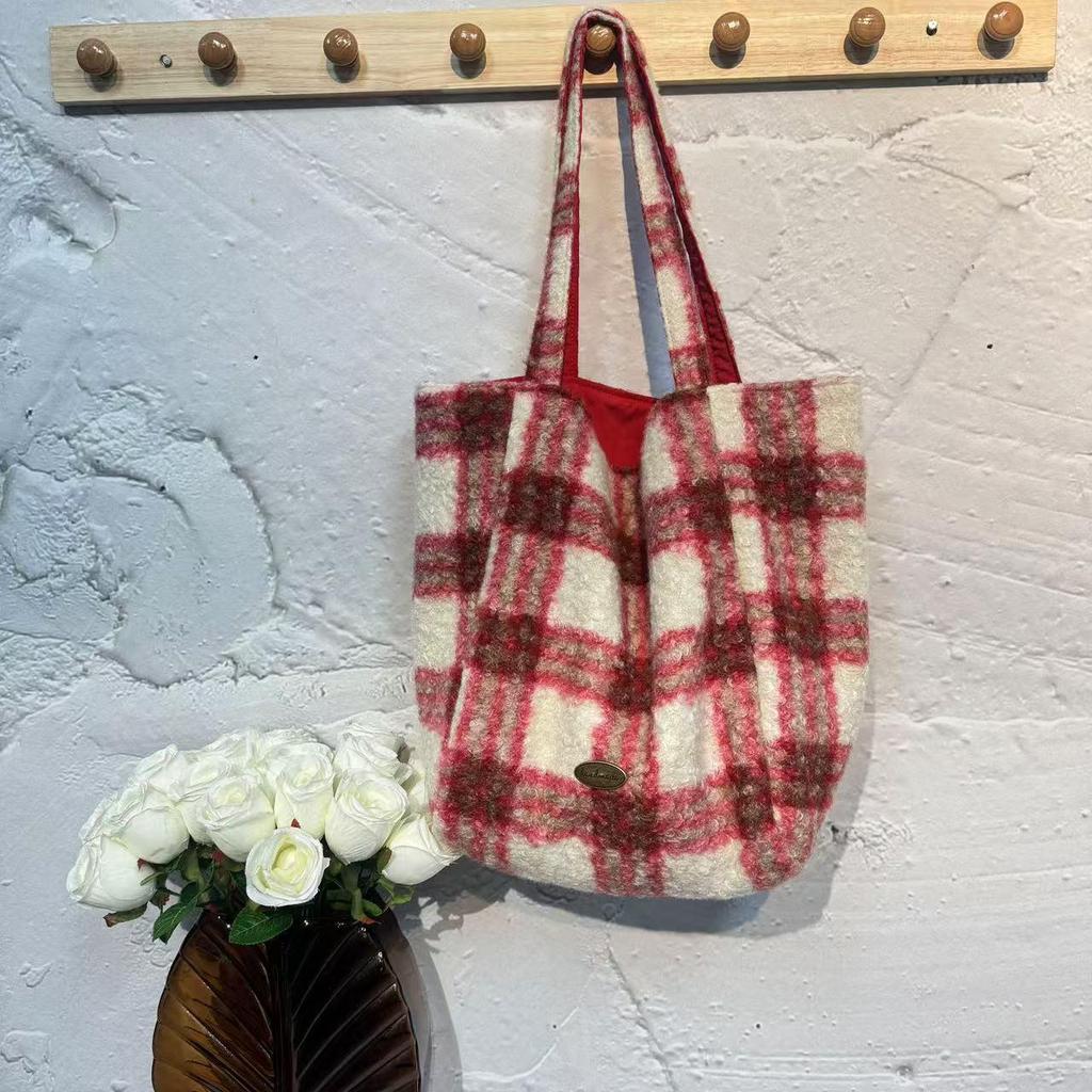 2026 New Ins Style Reversible Woolen Tote: Autumn/Winter Large Capacity Trendy Shoulder Shopping Bag