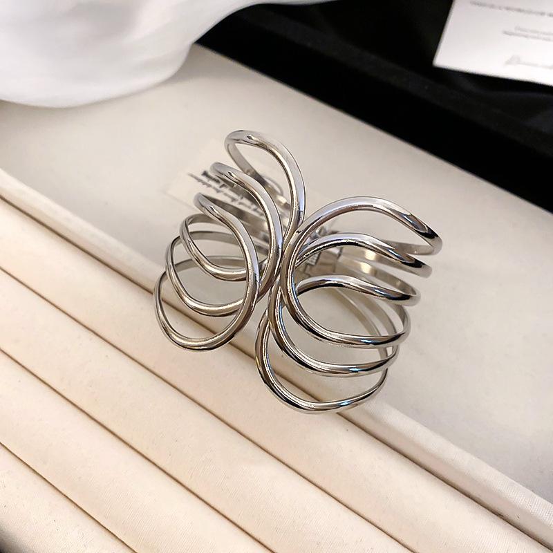 Holiday Style Exaggerated Starfish Opening Bracelet Metal High-end Arm Ring Cold Wind Temperament Jewelry Women