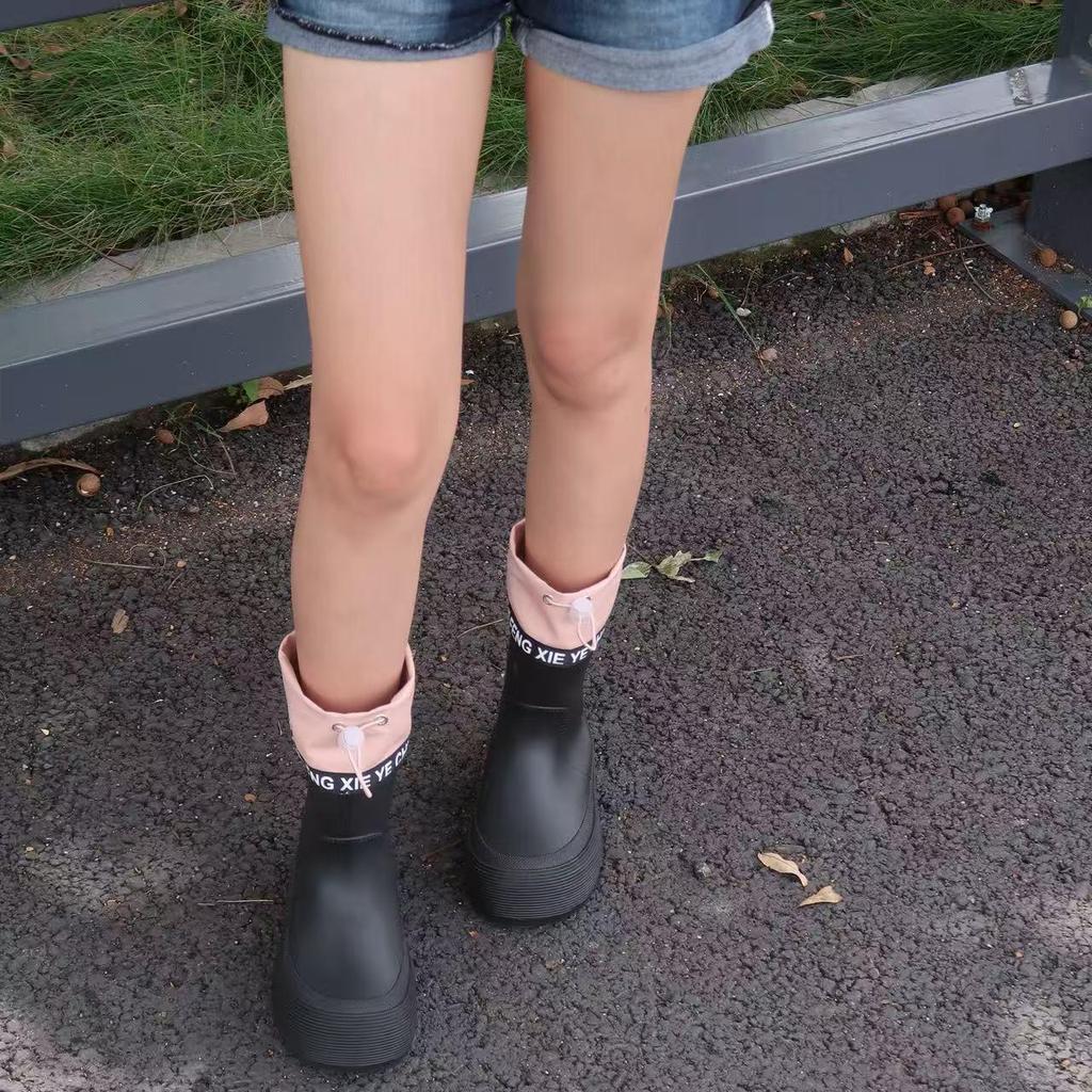 Stilvolle Damen-Wadenhohe Wasserdichte Regenstiefel, Rutschfest und Perfekt für Outdoor-Bekleidung